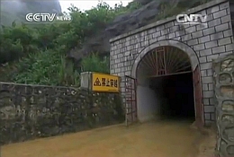 Auslass des Entwässerungstunnels (Bild: CNTV)