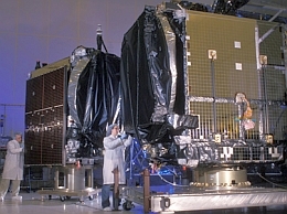 Galaxy 12 und Galaxy 14 beim Hersteller
(Bild: Orbital Sciences Corporation (OSC))