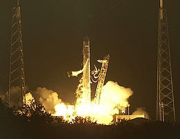 Start zum dritten Flug einer Falcon 9. Dragon an ihrer Spitze soll Fracht zur ISS bringen.
(Bild: NASA TV)