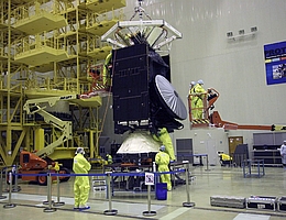 ExoMars Trace Gas Orbiter (TGO) bei Startvorbereitungen in Baikonur. (Bild: Roskosmos)