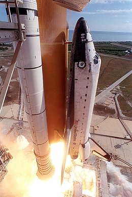 STS-107 mit Orbiter Columbia beim Start. (Bild: NASA)