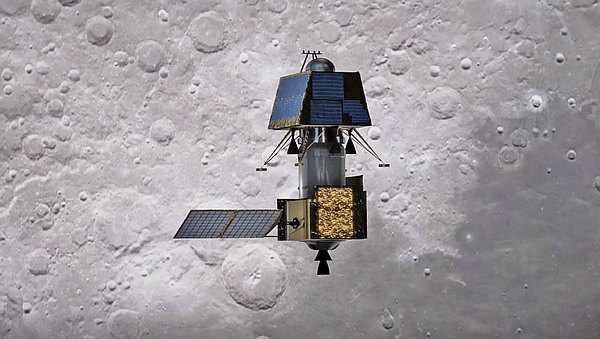 Orbiter und Lander Vikram noch gekoppelt über dem Mond. Nach dem Start der zweiten indischen Mondmission, Chandrayaan-2, am 22. Juli 2019 vom indischen Weltraumbahnhof Sriharikota erreichte die Sonde am 20. August die Mondumlaufbahn. Am 2. September wurde die Landesonde Vikram (in der künstlerischen Darstellung der obere Teil des Raumsonden-Gespanns) von Chandrayaan-2 abgetrennt und absolvierte erfolgreich zwei Steuermanöver, die das Modul in einen elliptischen Orbit von 101 Kilometern mal 35 Kilometern über der Mondoberfläche lenkten. Die Landung von Vikram in der Nähe des lunaren Südpols ist für den Abend des 6. September 2019 (MESZ) vorgesehen.
(Bild: ISRO)