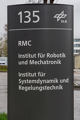 Das Gebäude 135 auf dem Campus Oberpfaffenhofen ist das RMC.
(Bild: Raumfahrer.net)