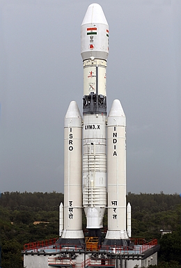 GSLV MkIII vor erstem Testflug am 18. Dezember 2014 mit inaktiver kryogener Oberstufe
(Bild: ISRO)