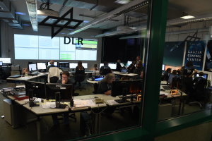 Für die Kontrolle und den Betrieb des Kometenlanders Philae ist das Lander Control Center (LCC) des Deutschen Zentrums für Luft- und Raumfahrt (DLR) in Köln zuständig.
(Bild: DLR - CC-By 3.0)