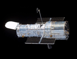 Das Weltraumteleskop Hubble nach Ende der Service-Mission 3B.
(Foto: NASA)