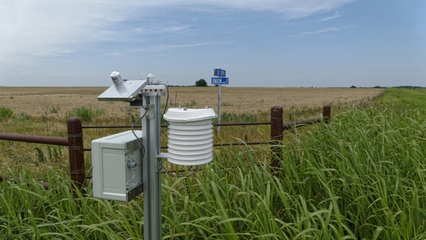 Die PyrNet-Geräte vom TROPOS haben 3 Monaten in den Feldern Oklahomas Globalstrahlung, Temperatur und Luftfeuchtigkeit im Sekundentakt gemessen. (Foto: Jonas Witthuhn, TROPOS)