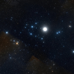 Alpha Persei: Ein optisches Bild des Sternhaufens Alpha Persei aus dem zweiten Digitized Sky Survey (DSS2). Dieser Haufen ist einer der am frühesten entstandenen der Alpha-Persei-Familie und ist der Namensgeber der Familie. (Bild: ESO/STScI Digitized Sky Survey)