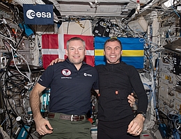 Andreas Mogensen und Marcus Wandt im Columbus-Modul. (Bild: ESA/NASA)