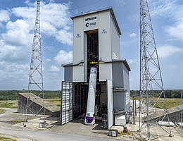 Hauptstufe für den ersten Ariane-6-Flug. (Bild: ESA CNES ArianeGroup Arianespace CSG))