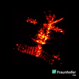 Radarabbildung des Satelliten ERS-2 vom 20.2.2024: Solarmodul verbogen. (Bild: Fraunhofer FHR)