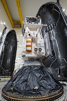 Ein letzter Blick auf EarthCARE. (Bild: SpaceX via ESA)