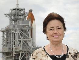 Natalja Koroljowa an der Startrampe 39A des Kennedy Space Center im Florida in Jahr 2008. (Bild: NASA/Bill Ingalls)