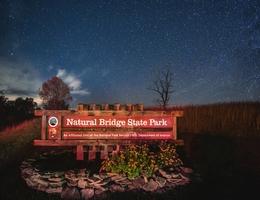 Sternenbeobachtung im Natural Bridge State Park. (Bild: Virginia Department of Conservation and Recreation - Kara Asboth)