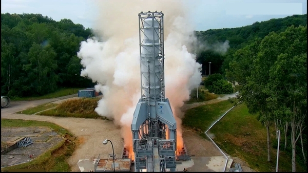 Testzündung mit Themis und Prometheus®. (Bild: ArianeGroup)