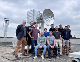 Das Team von Wissenschaftlerinnen und Wissenschaftlern an der Bodenstation für die EIVE-Mission am Standort Stuttgart. (Bild: ILH, Universität Stuttgart)