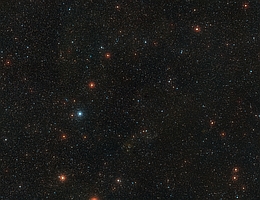 Dieses Bild zeigt den Himmel um den Standort des Sterns V960 Mon. Die Aufnahme wurde aus Bildern des Digitized Sky Survey 2 erstellt. (Bild: ESO/Digitized Sky Survey 2. Acknowledgement: Davide De Martin)