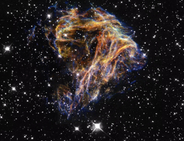 Das Hubble-Weltraumteleskop nahm dieses Bild einer Sternexplosion am 7. Juli 2003 auf, die in der nahe gelegenen Großen Magellanschen Wolke Trümmerteile auswarf. (Bild: NASA, STScI/AURA)