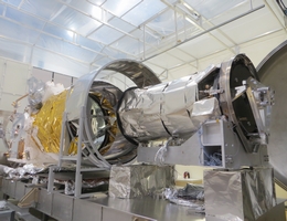 Der frühere Aeolus-Satellit der ESA im LEO beendete seine Mission mit einen halbkontrollierten Wiedereintritt. (Bild: ESA)