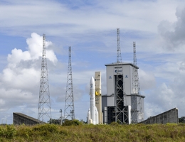 Ariane 6 Flugmodell 1 auf der Startanlage in Kourou am 20. Juni 2024. (Bild: ESA – L. Bourgeon)