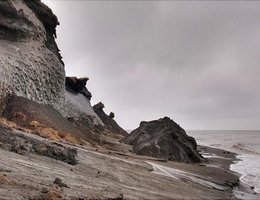 Erosion von Permafrost, hier auf der Insel Muostach in der Laptewsee in Sibirien. (Foto: David M. Nielsen)