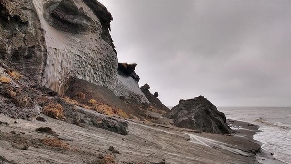 Erosion von Permafrost, hier auf der Insel Muostach in der Laptewsee in Sibirien. (Foto: David M. Nielsen)