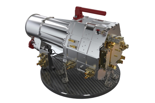 Das JANUS-Kamerasystem auf der ESA-Raumsonde JUICE JANUS ist das Kamerasystem der ESA-Mission JUICE. Es wird von 2031 bis 2035 die Oberflächen der Jupitermonde Ganymed, Callisto und Europa in hoher Auflösung fotografieren und damit die Grundlage für die Kartographie dieser Eismonde liefern. JANUS wurde in Italien, Deutschland, Spanien und Großbritannien entwickelt, Teile der Hardware wurden im DLR-Institut für Planetenforschung hergestellt, das auch am wissenschaftlichen Betrieb der Kamera führend beteiligt ist. (Bild: LDO)