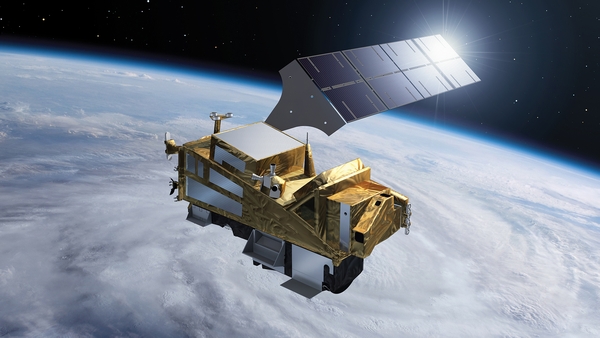 Langfristiges Engagement für globale Wetterbeobachtung METimage spielt eine zentrale Rolle auf den Satelliten Metop-SG (Second Generation), wovon der erste 2025 starten soll. Diese Satelliten sollen neue und bessere globale Wetter- und Klimadaten liefern. Hierzu werden die Metop-SG-Satelliten die Erde auf einer polaren Umlaufbahn umkreisen. Diese Informationen sollen die Wettervorhersagen in Europa und weltweit bis zu zehn Tage im Voraus verbessern. Das Programms hat eine geplante Laufzeit von 24 Jahren und wird durch drei identische Satellitengenerationen abgedeckt werden. METimage ist der deutsche Beitrag zum Programm. Das Instrument wird für alle drei Satellitengenerationen hergestellt und verbaut werden. (Bild: ESA/P. Carril)