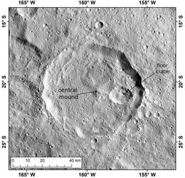 Der Consus Krater liegt auf der Südhalbkugel des Zwergplaneten Ceres. Auffälligste Struktur in seinem Innern ist ein kleinerer Krater („floor crater“) in seiner östlichen Hälfte. Im Zentrum des Consus Kraters ragt ein flacher Zentralberg empor. (Bild: MPS)