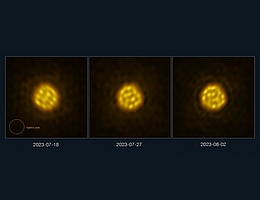 Astronominnen und Astronomen haben eine Reihe von Bildern eines Sterns, der nicht die Sonne ist, mit ausreichender Detailgenauigkeit aufgenommen, um die Bewegung von brodelndem Gas auf seiner Oberfläche zu erfassen. Die Bilder des Sterns R Doradus wurden im Juli und August 2023 mit dem Atacama Large Millimeter/submillimeter Array (ALMA), einem Teleskop, an dem die ESO beteiligt ist, aufgenommen. Hier sind drei dieser realen Bilder zu sehen, die am 18. Juli, 27. Juli und 2. August 2023 mit ALMA aufgenommen wurden. Die riesigen Blasen – 75-mal so groß wie die Sonne – auf der Oberfläche des Sterns sind das Ergebnis von Konvektionsbewegungen im Inneren des Sterns. Die Größe der Erdumlaufbahn ist als Maßstab angegeben. (Bild: ALMA (ESO/NAOJ/NRAO)/W. Vlemmings et al.)