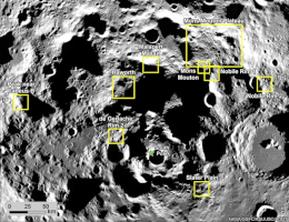 Dieses Bild zeigt neun potenzielle Landegebiete für die Artemis III-Mission der NASA, wobei jedes Gebiet mehrere potenzielle Standorte für die erste bemannte Landung auf dem Mond seit mehr als 50 Jahren enthält. Das Hintergrundbild des Mond-Südpol-Geländes innerhalb der neun Regionen ist ein Mosaik aus LRO (Lunar Reconnaissance Orbiter) WAC (Wide Angle Camera) Bildern. (Bild: NASA)